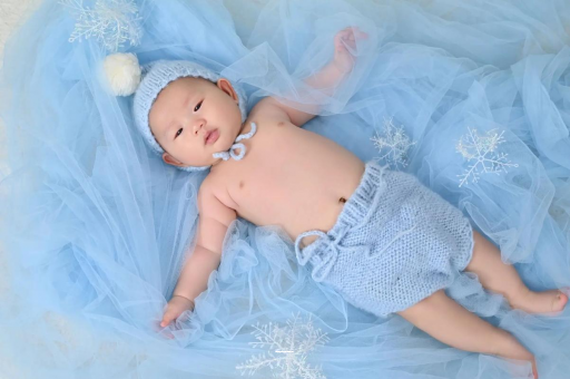 开平宝宝上眼皮肿